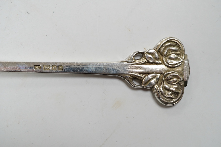 A modern Arts & Crafts silver spoon by Leslie Gordan Durbin, London, 1982, 15.5cm. Condition - fair to good